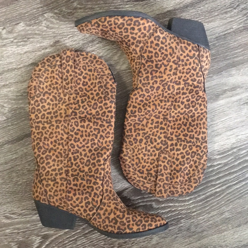 Almost new leopard print cowboy boots